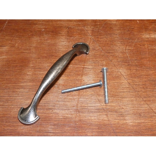 3387 - A box of 25 Bow pewter handles (10185-0001)