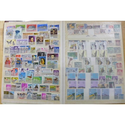 697 - Stamps;- worldwide collection including GB, Montserrat, Nederland, NZ, Pitcairn, Australia, Guinea, ... 