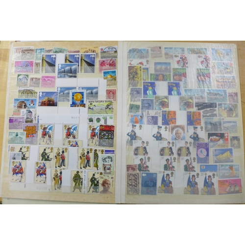 697 - Stamps;- worldwide collection including GB, Montserrat, Nederland, NZ, Pitcairn, Australia, Guinea, ... 