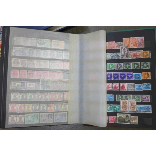 697 - Stamps;- worldwide collection including GB, Montserrat, Nederland, NZ, Pitcairn, Australia, Guinea, ... 