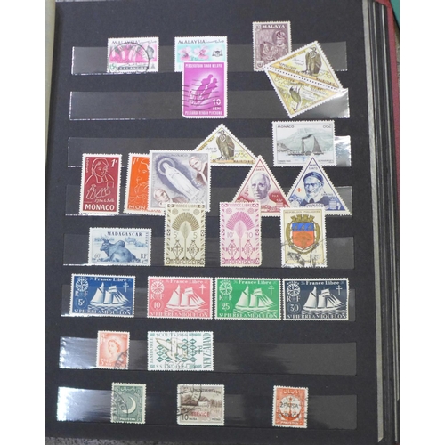 697 - Stamps;- worldwide collection including GB, Montserrat, Nederland, NZ, Pitcairn, Australia, Guinea, ... 