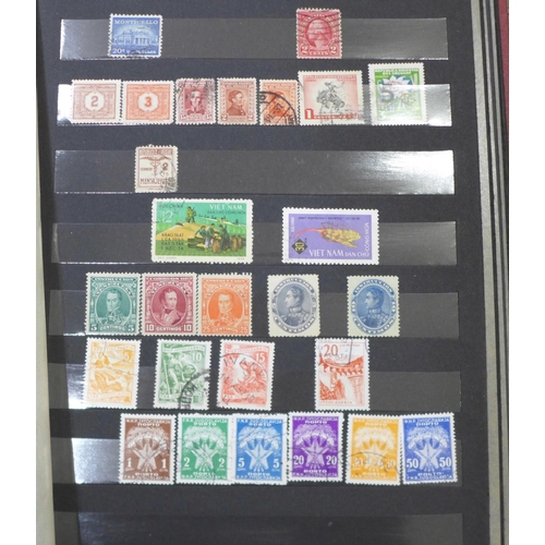 697 - Stamps;- worldwide collection including GB, Montserrat, Nederland, NZ, Pitcairn, Australia, Guinea, ... 