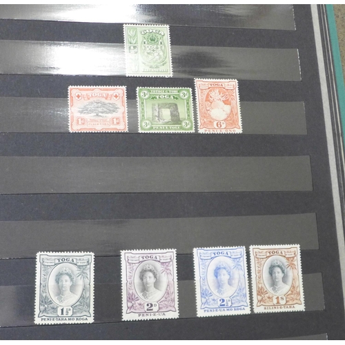 697 - Stamps;- worldwide collection including GB, Montserrat, Nederland, NZ, Pitcairn, Australia, Guinea, ... 