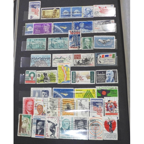 697 - Stamps;- worldwide collection including GB, Montserrat, Nederland, NZ, Pitcairn, Australia, Guinea, ... 