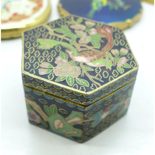 762 - Four compacts and a cloisonne box