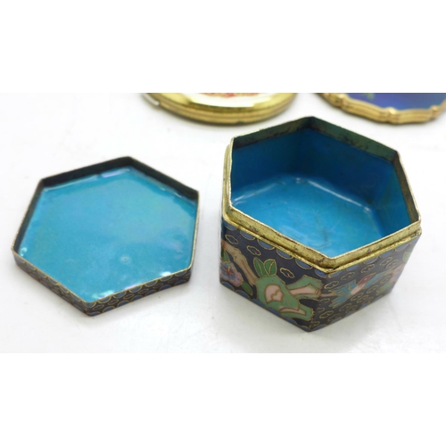 762 - Four compacts and a cloisonne box