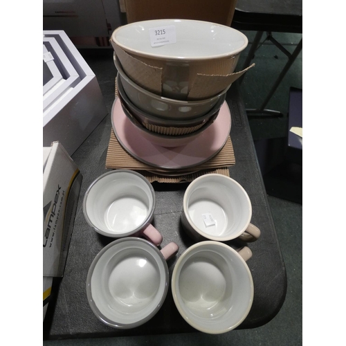 3215 - A mixed colour dinner ware set (grey/pink) * this lot is subject to VAT