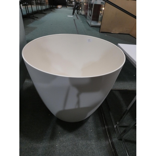 3265 - A large white plastic planter (H 43 x dia 46cm) * this lot is subject to VAT