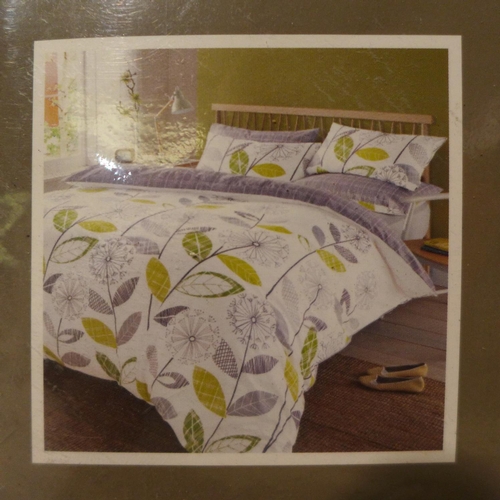 3173 - Two mixed style kingsize duvet sets * this lot is subject to VAT