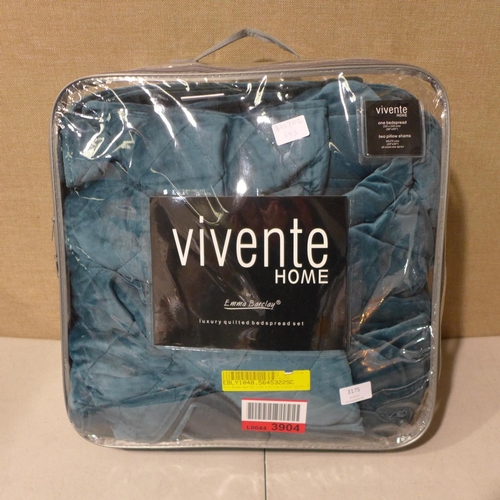 3175 - A Vivente bedspread (220cm x 240cm) * this lot is subject to VAT