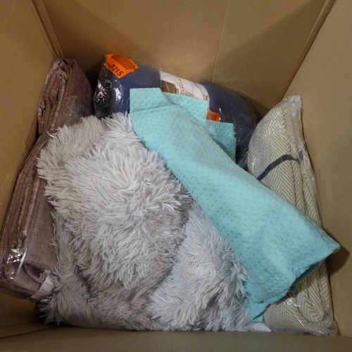 3190 - A large box of mixed sized/style throws * this lot is subject to VAT