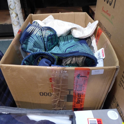 3195 - Box of mixed sized/style cushion covers * this lot is subject to VAT