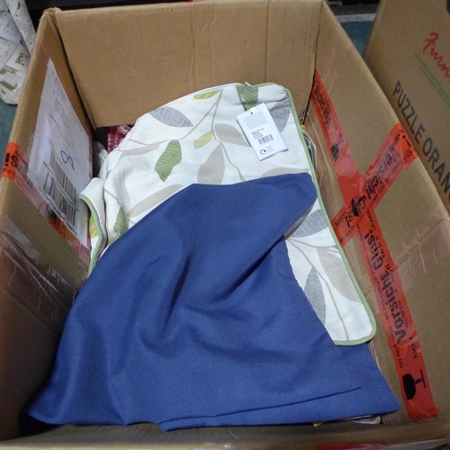 3195 - Box of mixed sized/style cushion covers * this lot is subject to VAT