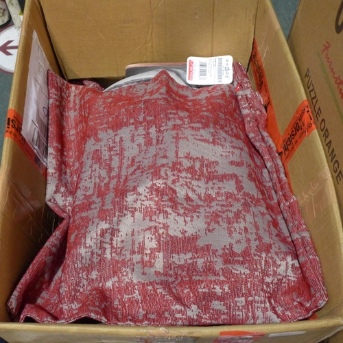 3195 - Box of mixed sized/style cushion covers * this lot is subject to VAT