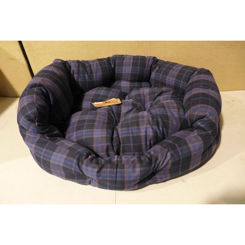 3197 - A Danish design blue tartan pet bed (78 x 78cm) * this lot is subject to VAT