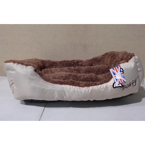 3198 - A small Bunty pet bed (55 x 50cm) * this lot is subject to VAT