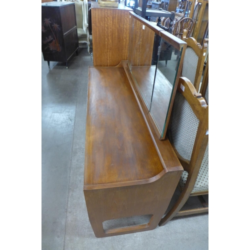 193 - A Meredew teak dressing table