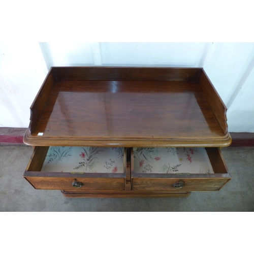 225c - A Victorian mahogany chest of drawers