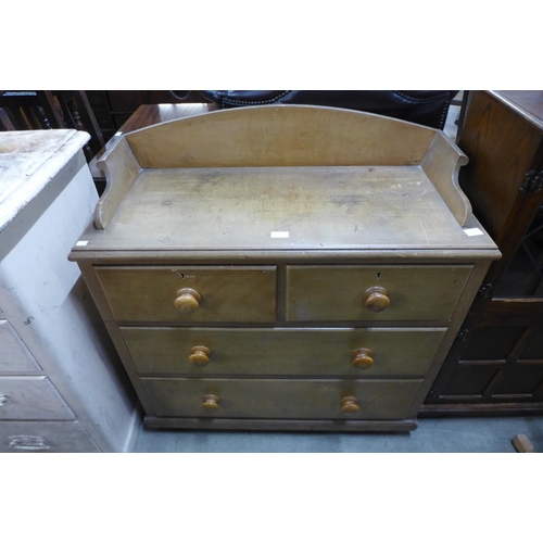 267 - A Victorian pine chest of drawers