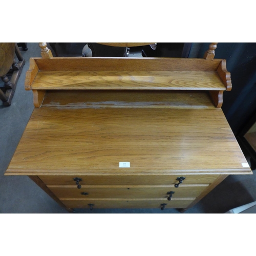 276 - An oak dressing chest