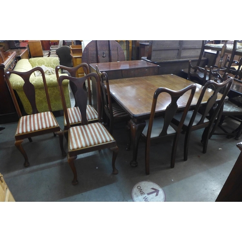 296 - A Victorian mahogany dining table, 75 cms h, 126 cms l, 107 cms w and six mahogany dining chairs