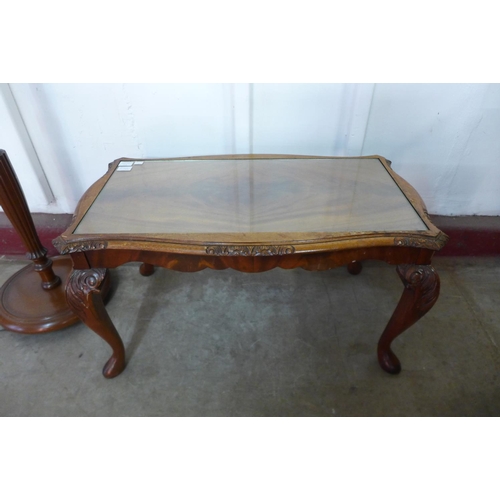 296c - A mahogany coffee table and a standard lamp