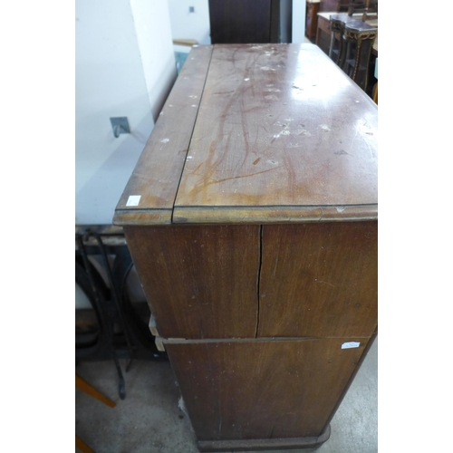 312 - A Victorian mahogany chest of drawers