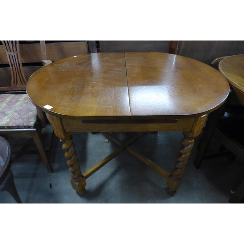 316 - An oak barleytwist draw-leaf table