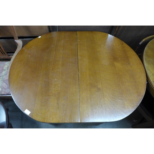 316 - An oak barleytwist draw-leaf table