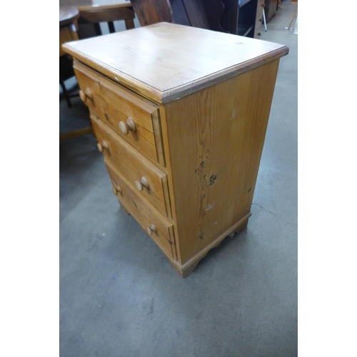 318 - A small pine chest of drawers