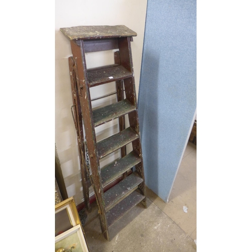 365A - A pine stepladder