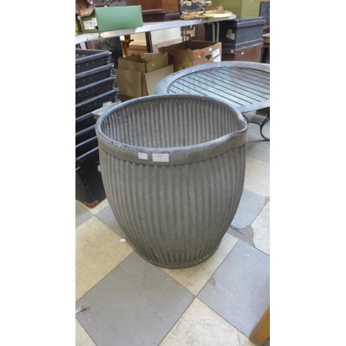 371 - A galvanised dolly tub