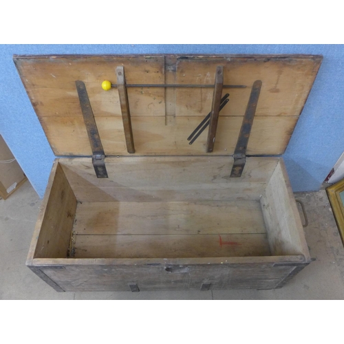 386 - A pine tool box