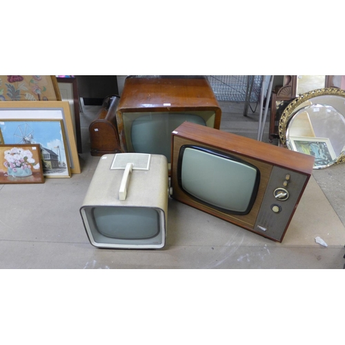 391 - Three vintage televisions