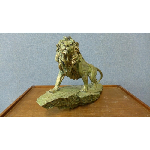 419 - A resin model of a male lion (tail repaired)