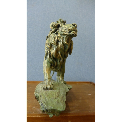 419 - A resin model of a male lion (tail repaired)