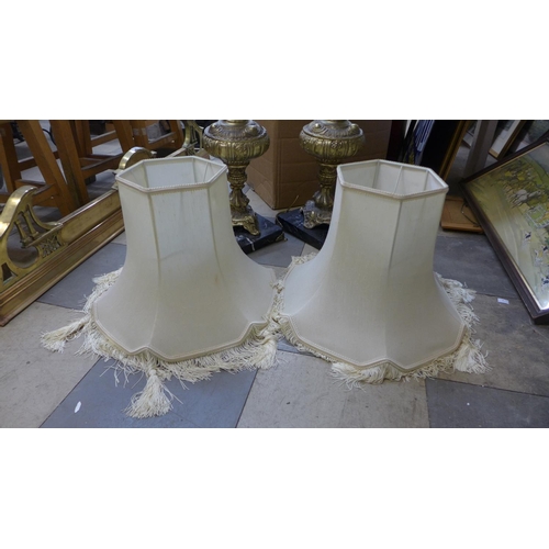 424 - A pair of rococo style brass and marble based table lamps, one a/f