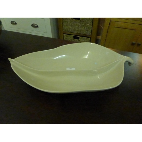 1313 - A two compartment glazed ceramic leaf bowl (5054P08)   #