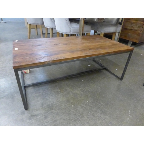 1322 - A Fire coffee table