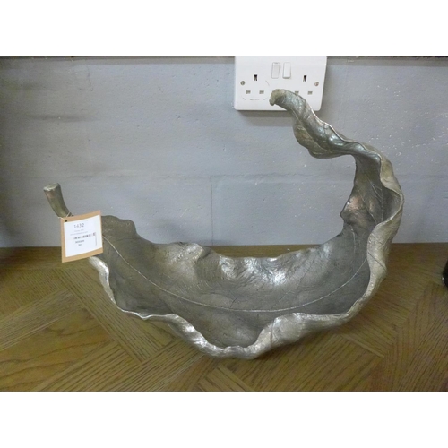 1324 - A large curled silver effect leaf dish (2105627)   #