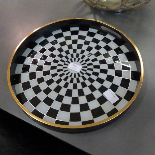 1455 - A circular black and white checkers design tray (MT50B15)   #