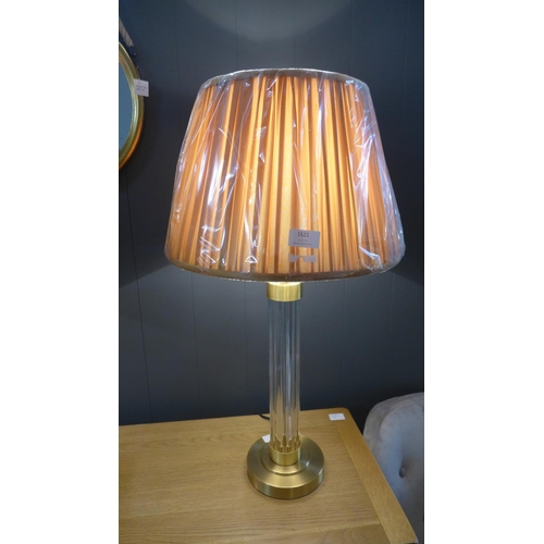 1520 - A tall brass and ribbed glass table lamp with ochre shade (HC1426347)   #