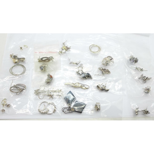 1003 - Twenty-five pairs of silver earrings