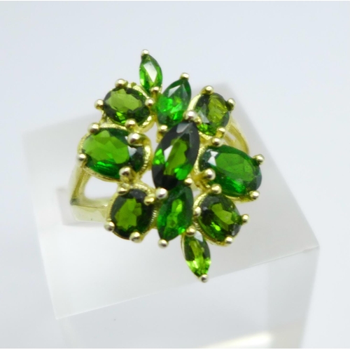 1011 - A silver gilt Russian diopside ring, P