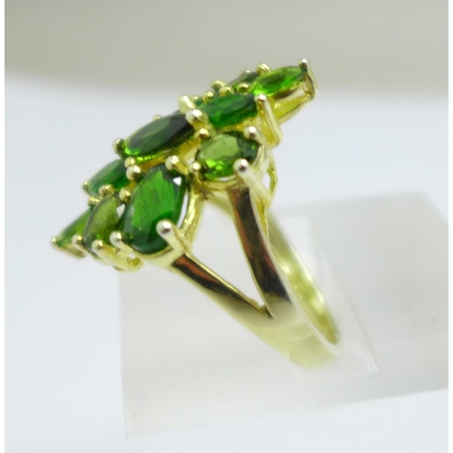 1011 - A silver gilt Russian diopside ring, P