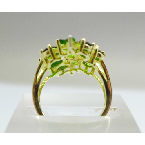 1011 - A silver gilt Russian diopside ring, P