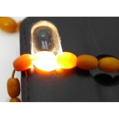 1027 - A string of butterscotch amber beads