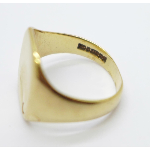 1028 - A 9ct gold signet ring, 6.7g, S