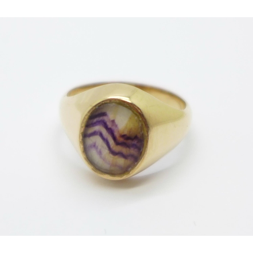 1030 - A 9ct gold and Blue John ring, 6.1g, S