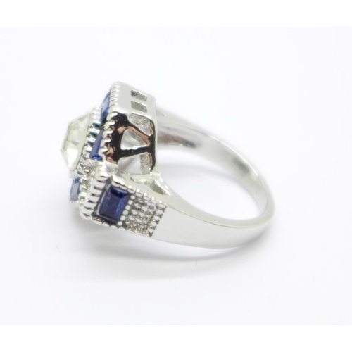 1040 - An Art Deco style ring, size L/M